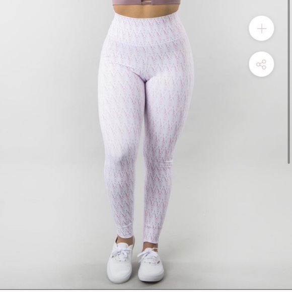 BuffBunny Onyx High Rise Leggings in Oasis Print - Picture 5 of 16